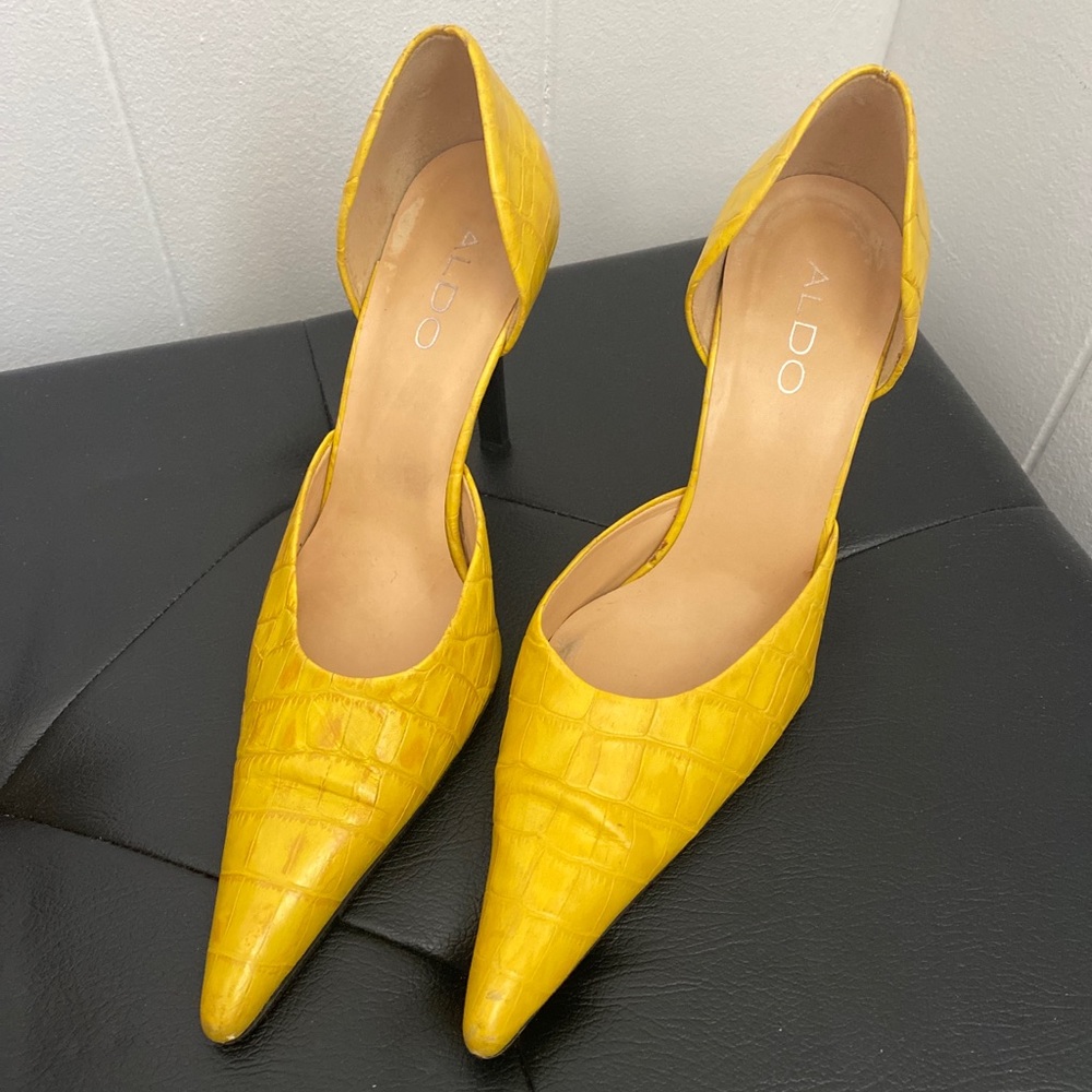 Yellow Alligator ALDO pointed toe heel